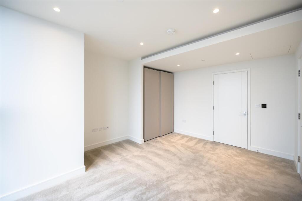 Master Bedroom       .jpg