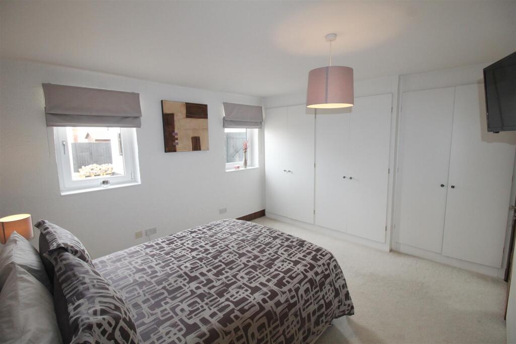 Fieldway, 4 Bedroom One 1.JPG