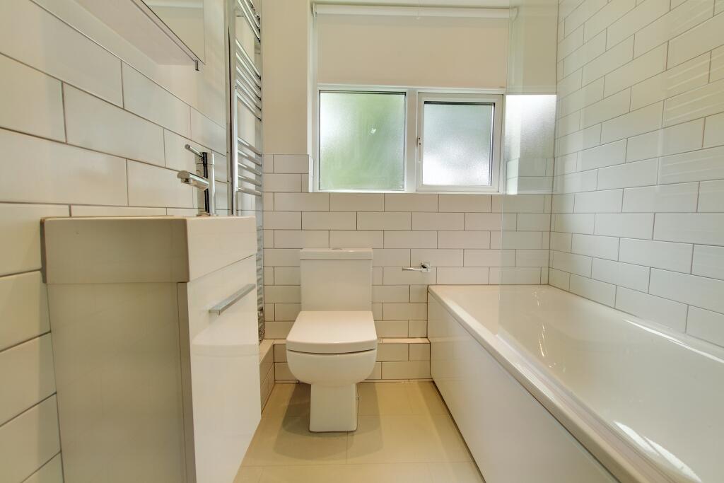 9.bathroom.jpg