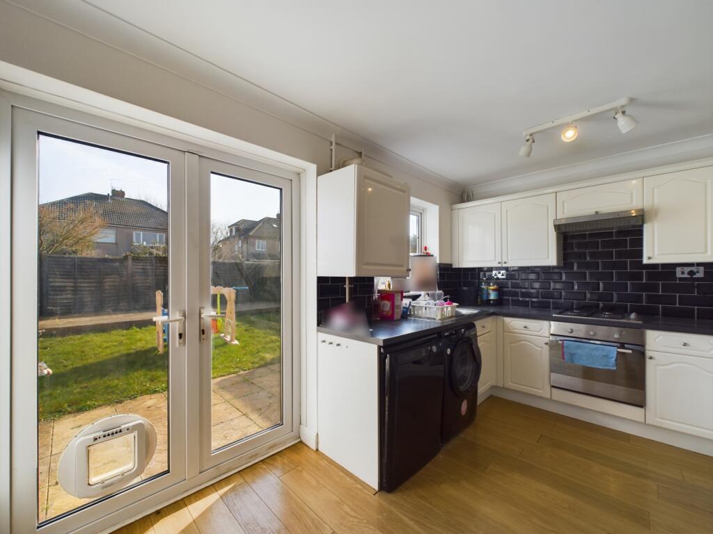 CAM02023G0-PR0120-STILL004