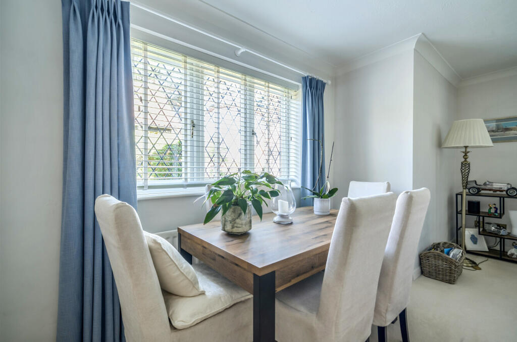 1348859-6-68badcf...