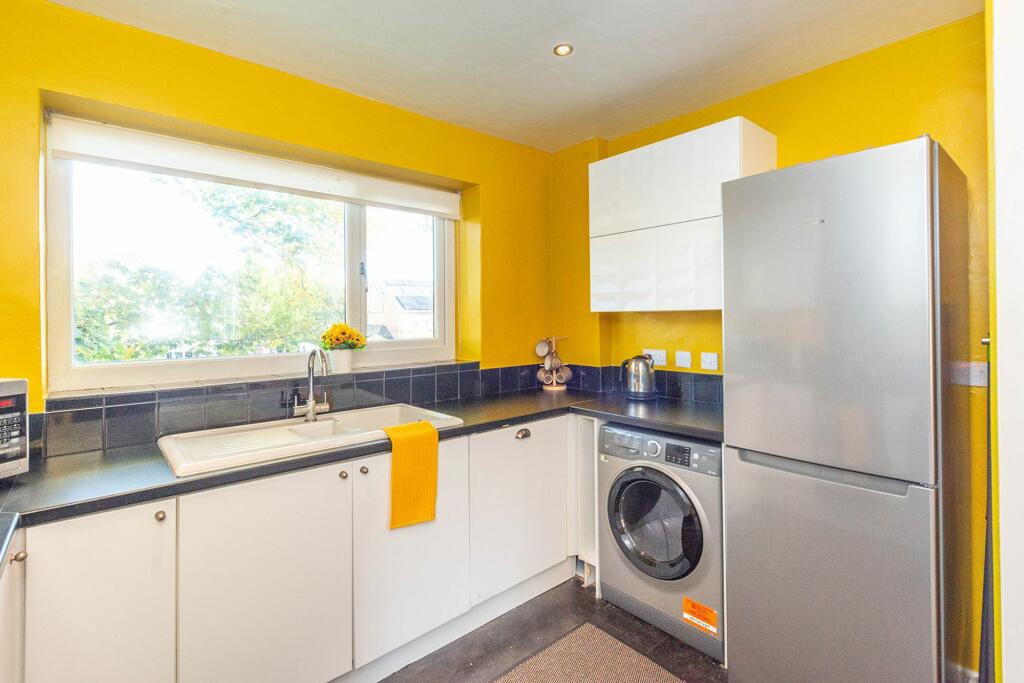 KITCHEN DINER AND LOUNGE