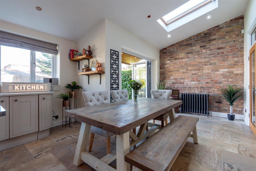 Open Plan Living &amp; Dining Kitchen Aspect 3.jpg