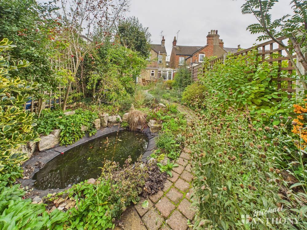 CAM02773G0-PR0361-STILL013-thumbnail-h750-70