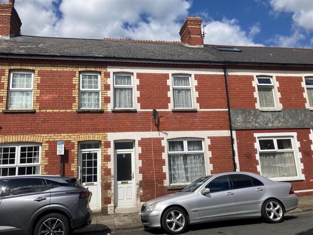 8 Phyllis Street - front.jpg