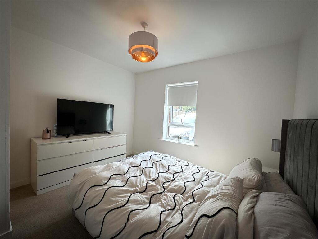 Bed 1 pic 6.jpeg