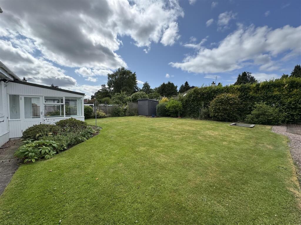 REAR GARDEN 1 USE.JPG