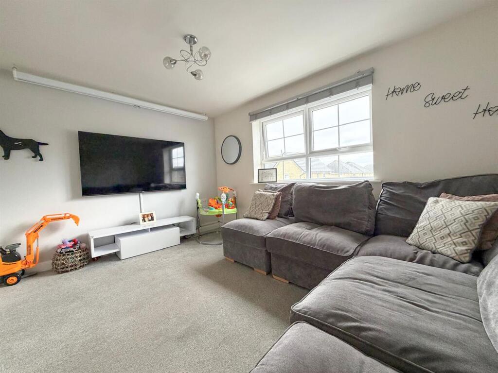 3 bed semi-detached house, Silsden 5