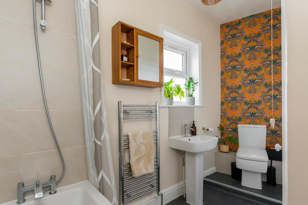 4M1RKE - Bathroom A.jpg