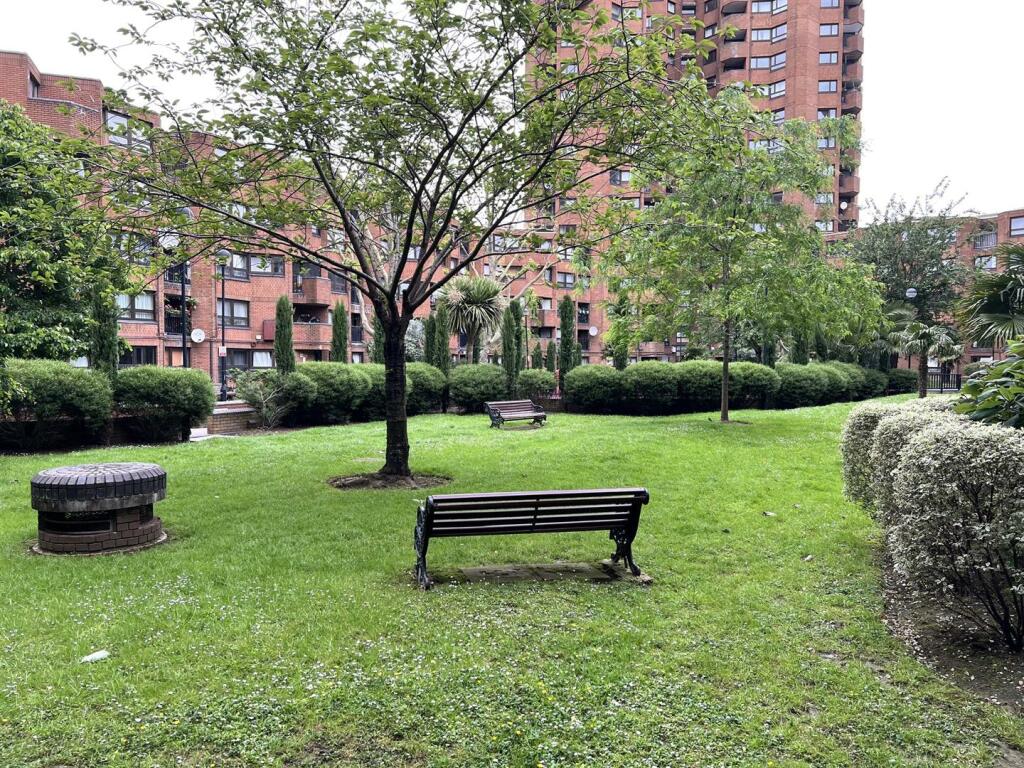23BWcgardens.jpg