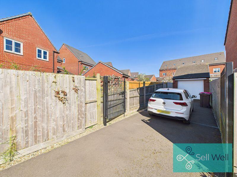 Detached Garage/Driveway