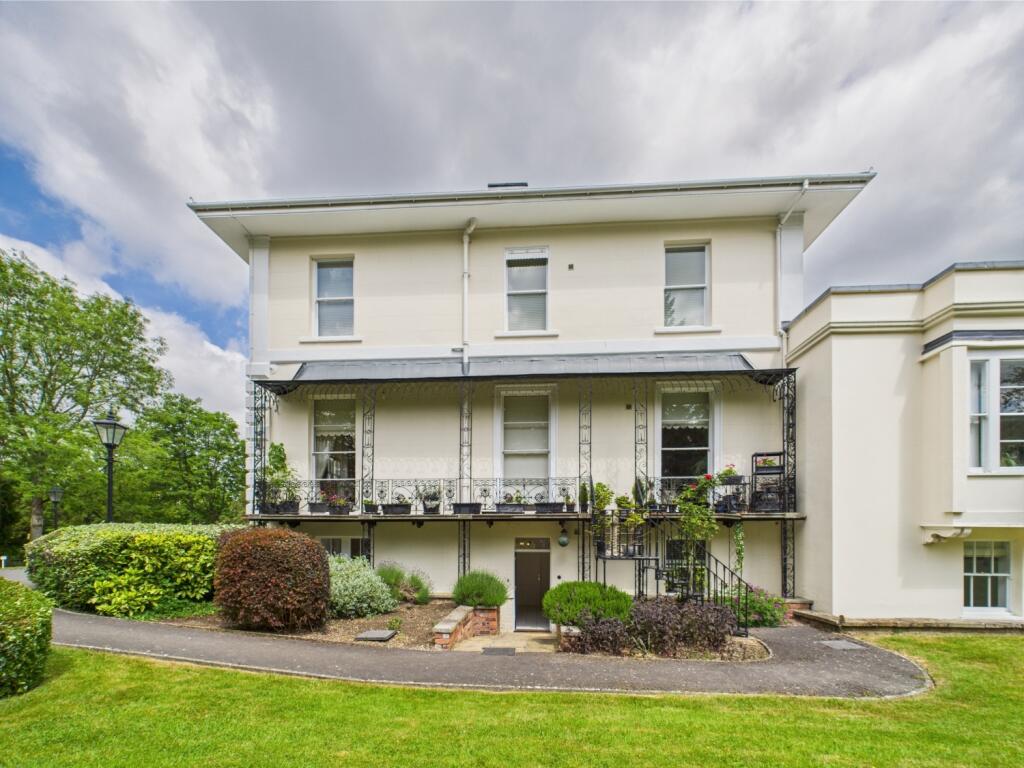 CAM01740G0-PR0391-STILL024