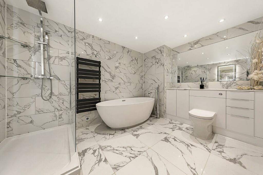Bathroom (3).jpg