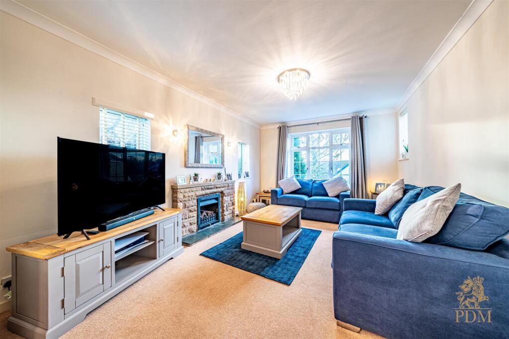 2 Arundel Drive Bramcote NG9 3FX