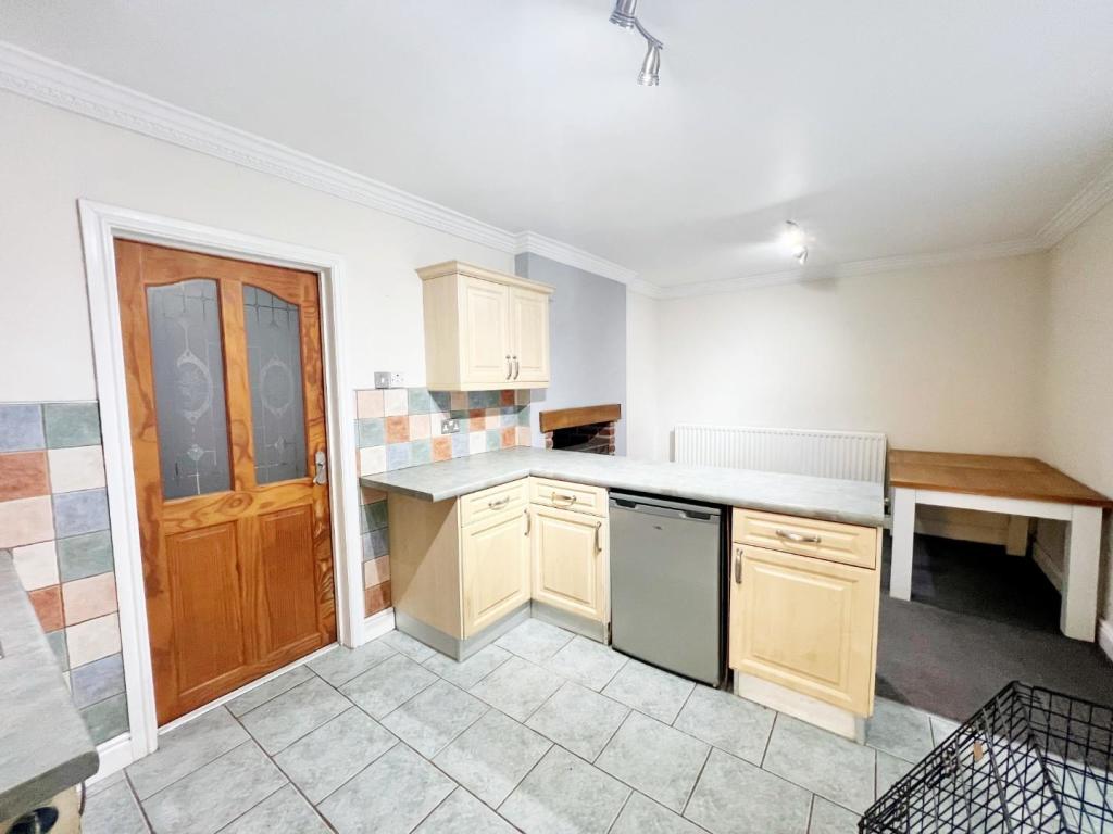 Kitchen pic 2.jpg