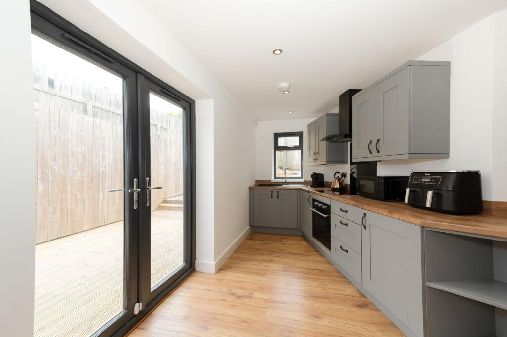 OPEN PLAN KITCHEN, DINER AND LIVING ROOM