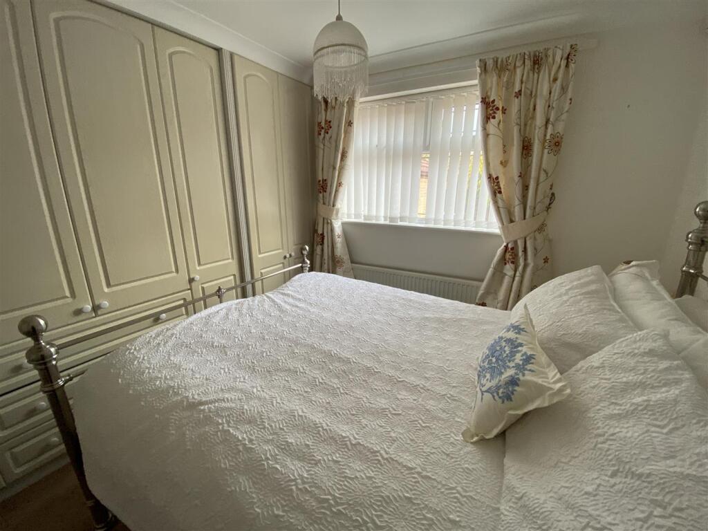 Master bedroom rear: