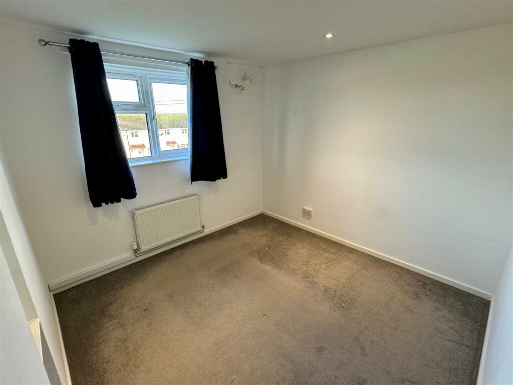 16 Calshot Close Bedroom 1