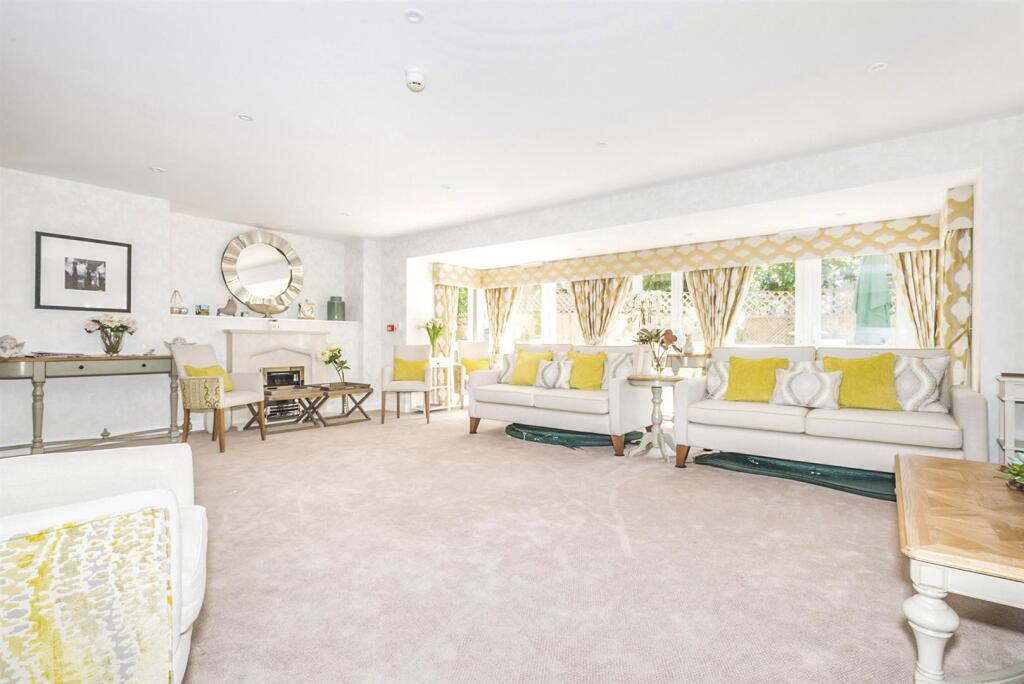 Homeowners Lounge.jpg