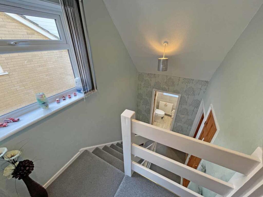 Holly Park Drive 46 Landing 2.jpg