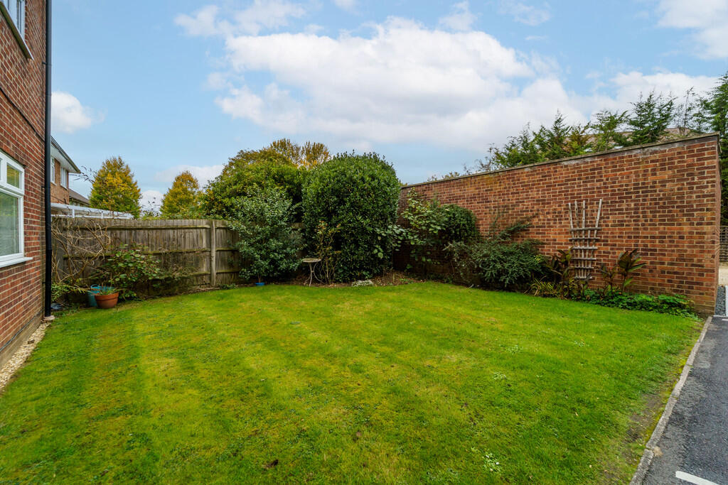 9 Frederick House...