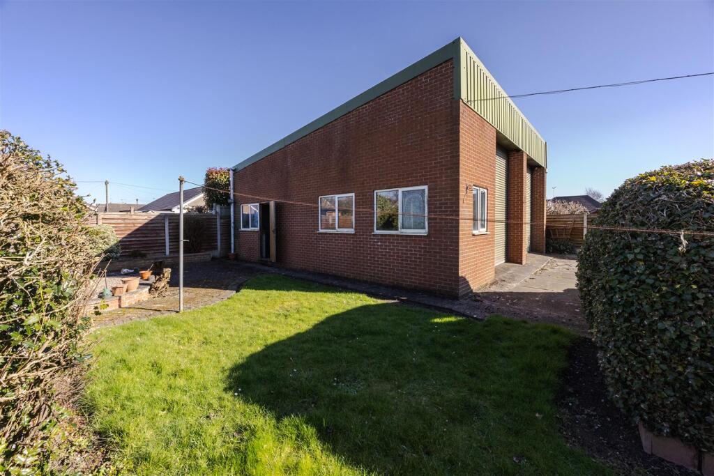 Garage/Workshop