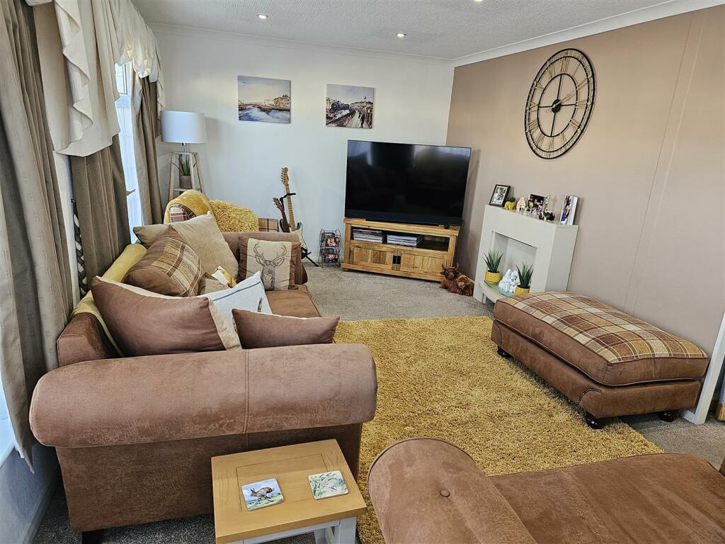 lounge.jpg