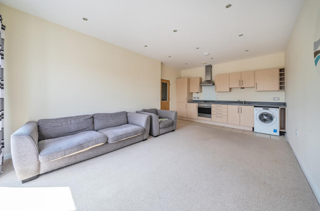 Sitting/Kitchen