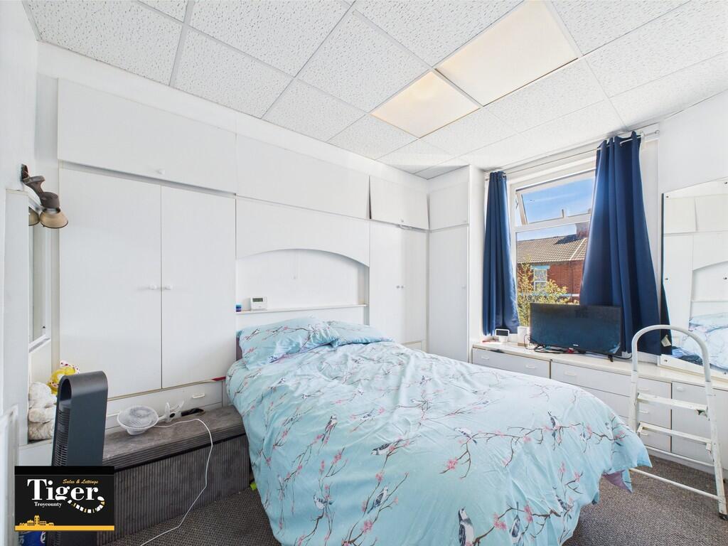 CAM02176G0-PR0575...