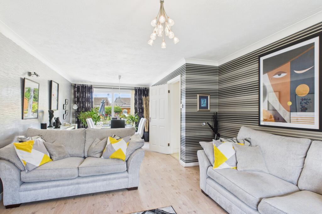 EweMove Spalding - St Andrews Road - Lounge 