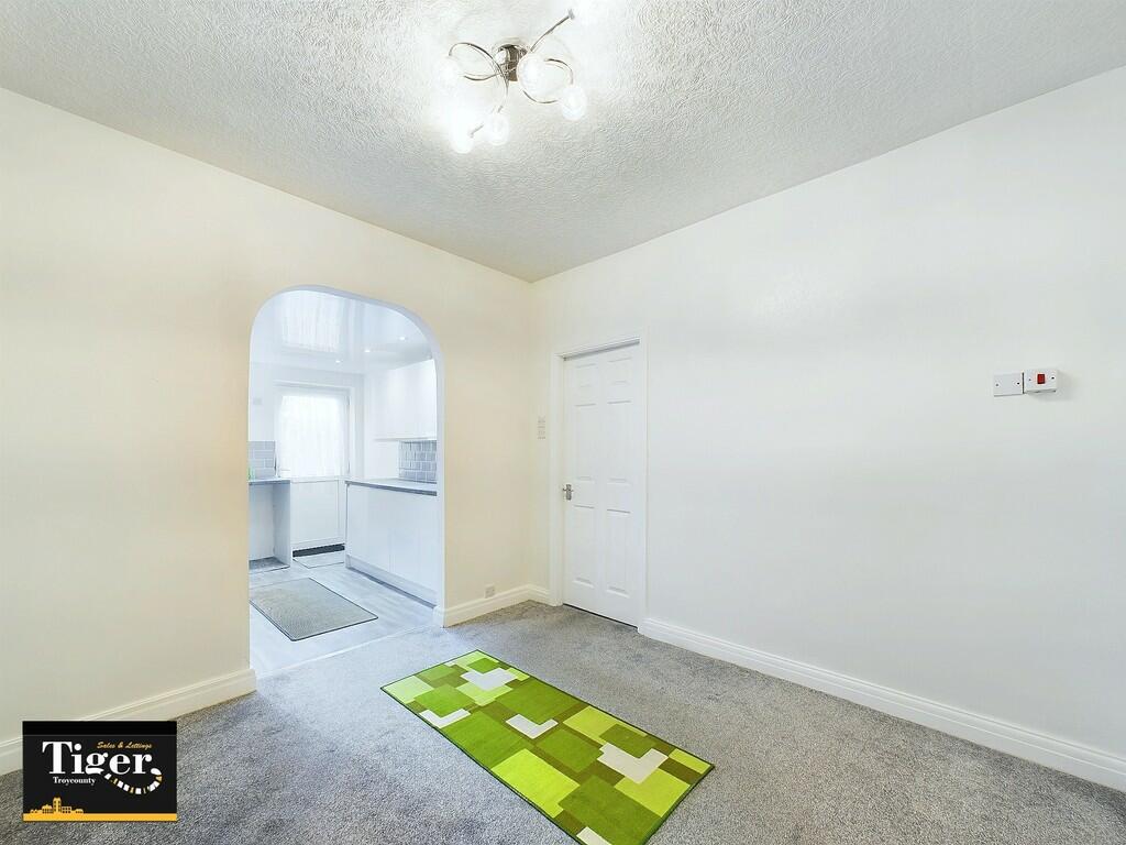 CAM02176G0-PR0394...