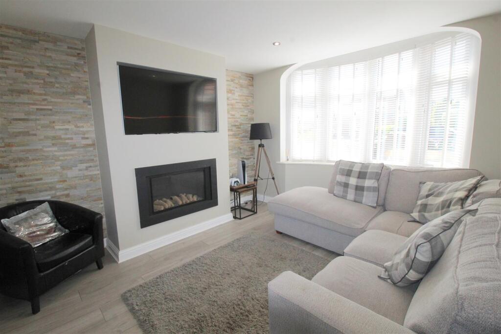 Church Road, 275, lounge.JPG