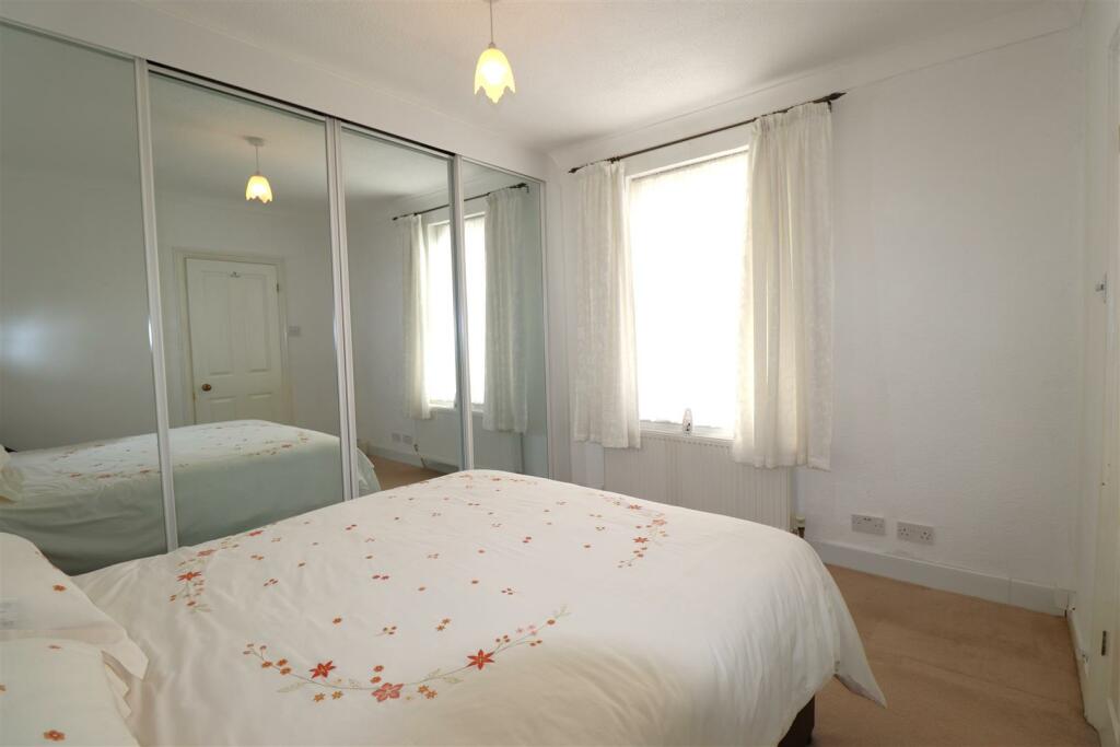 Bedroom2 (1).JPG