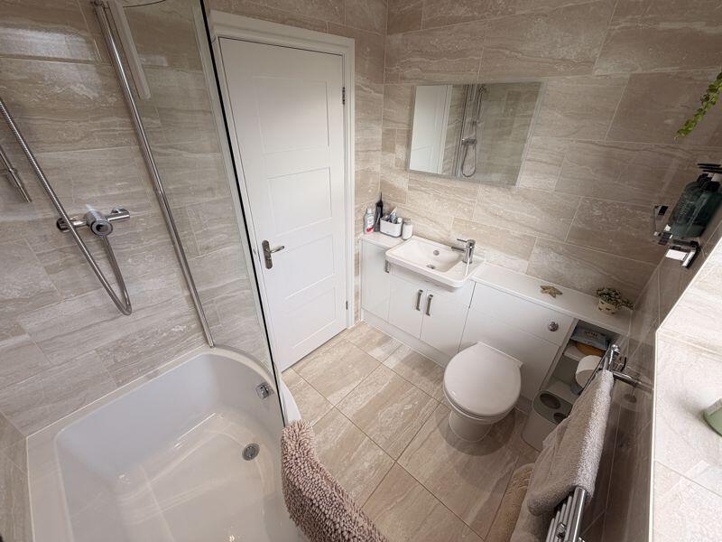 Bath/Shower Room 