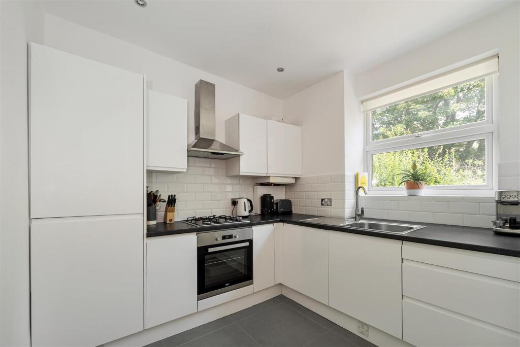 Cavendish Drive E11