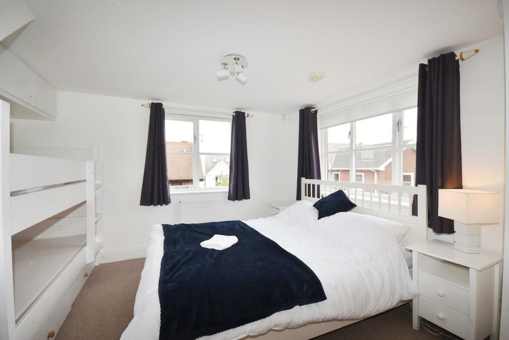 Bedroom 2.JPG