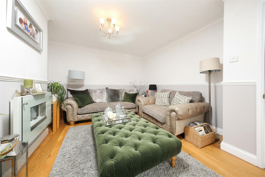 Living Room2.jpg