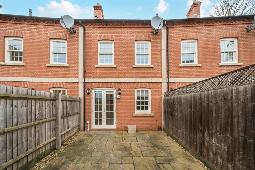 50 Northampton Road, Towcester (19).jpg