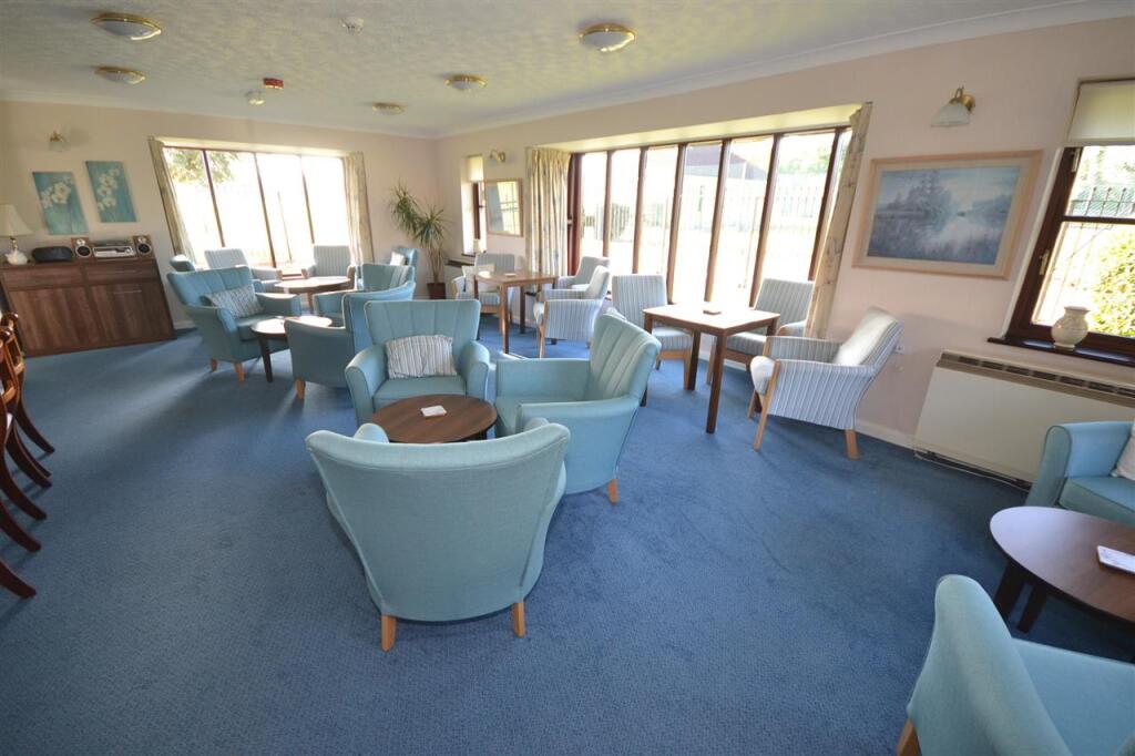 COMMUNAL LOUNGE