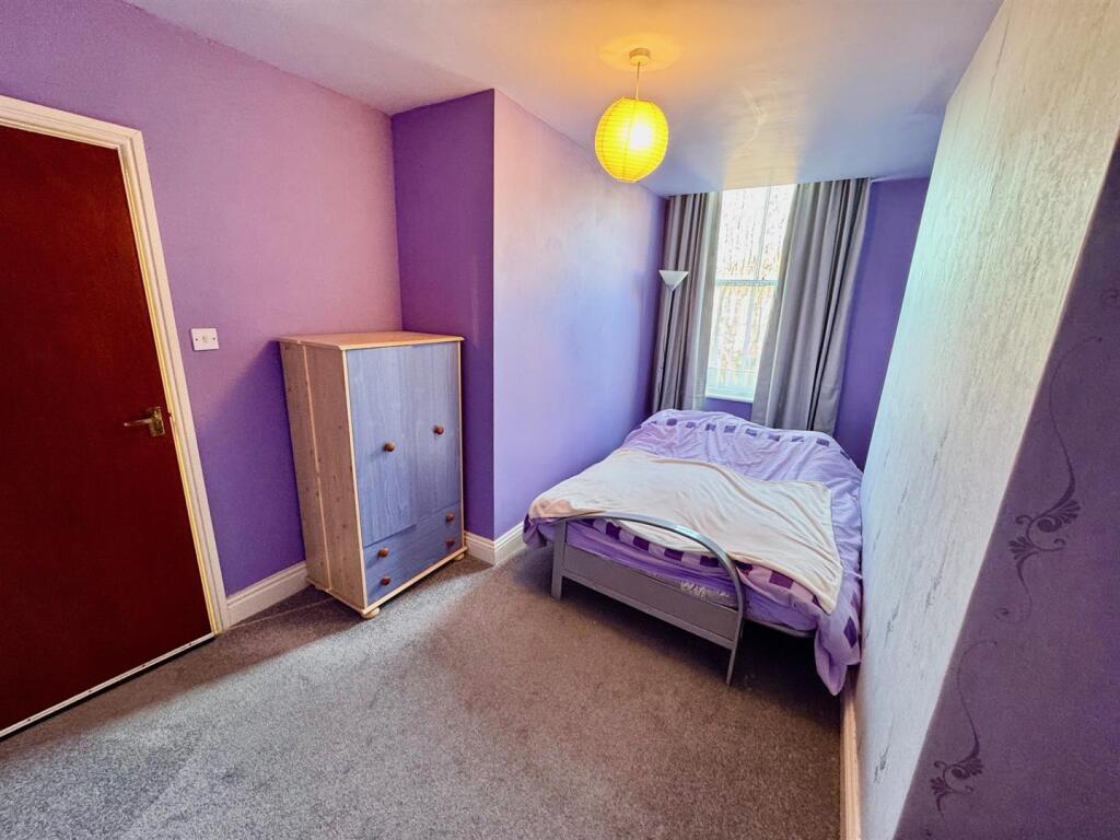 Bedroom 1b.jpg