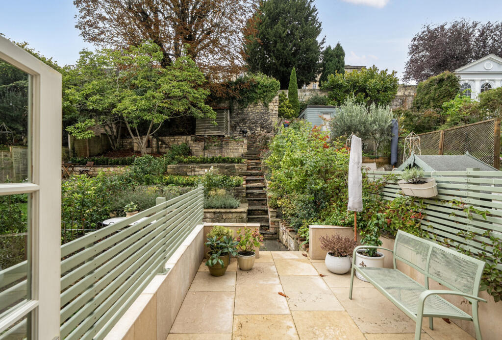 1361505-7-68e01fa...