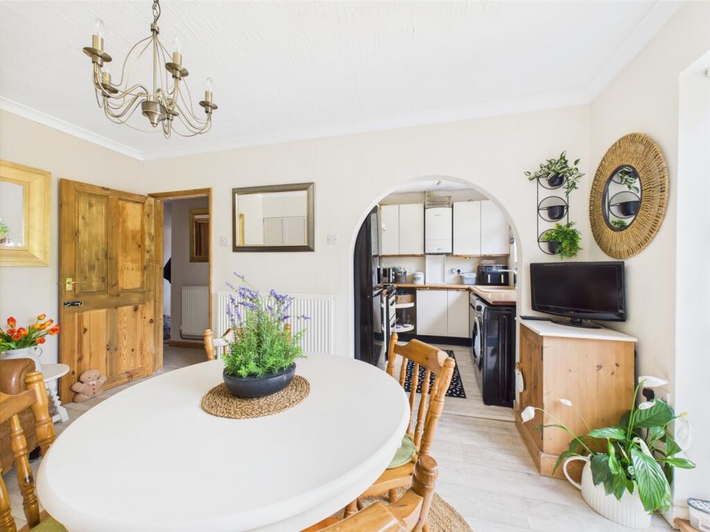 10. CAM04922G0-PR0020-STILL011