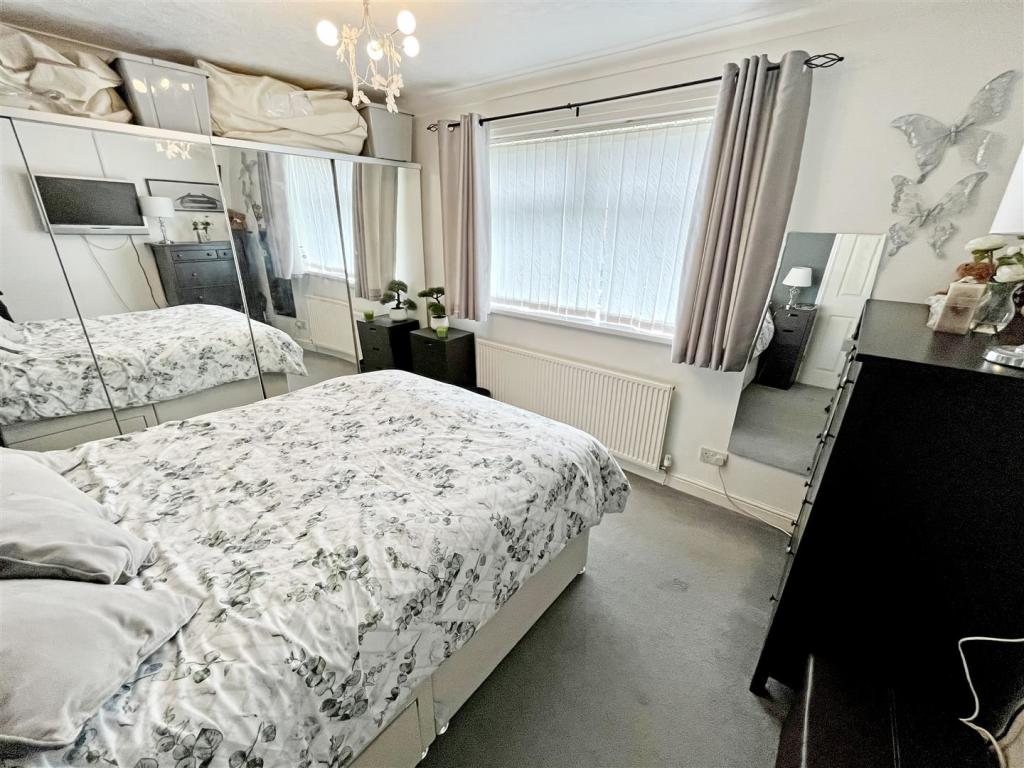 Bedroom 1.jpg