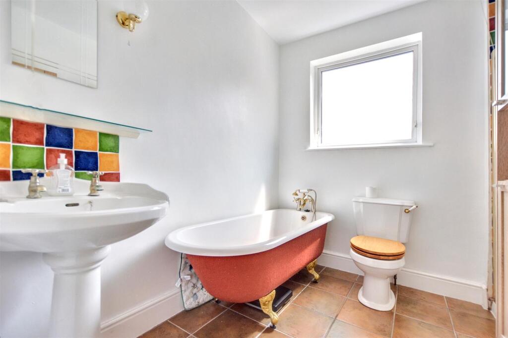 Bathroom_1.jpeg