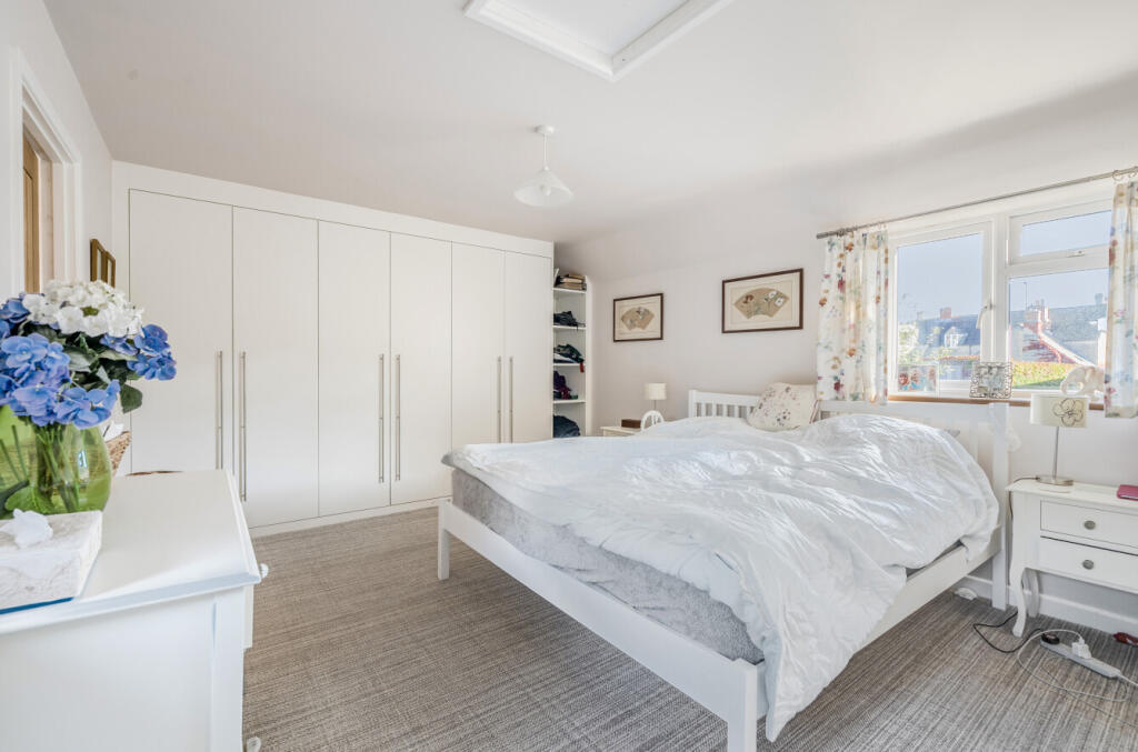 1360900-5-68daab2...