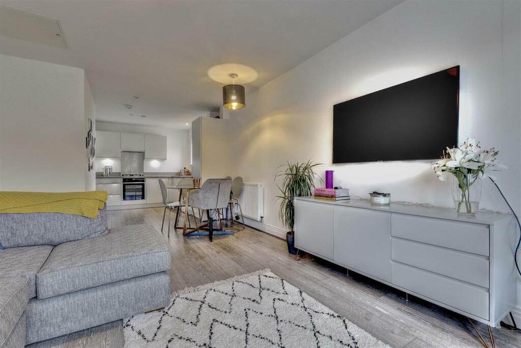 Kitchen/living/dining area