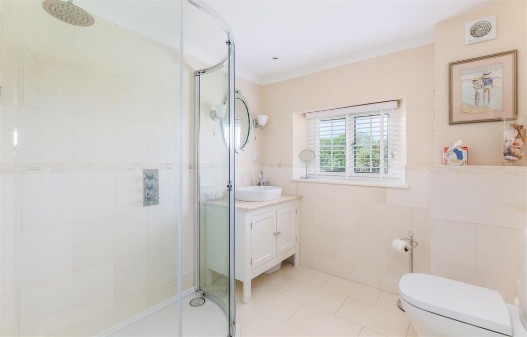 Shower Room ensuite