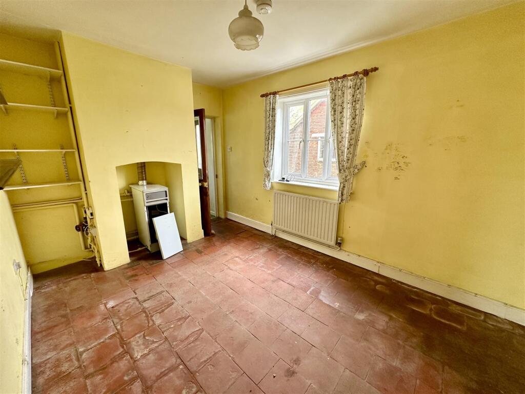 dining room with front aspect.JPEG