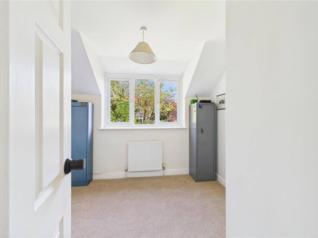BEDROOM 4