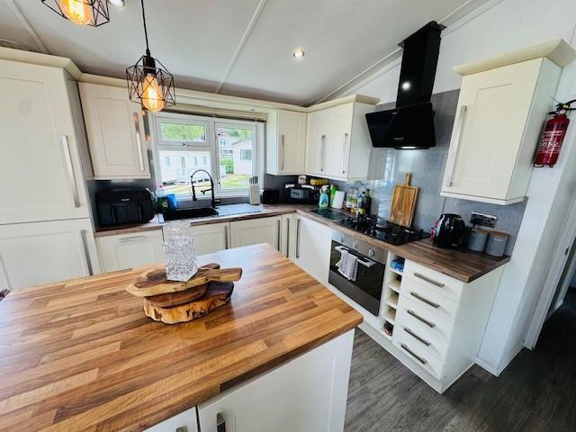 kitchen 2.jpg